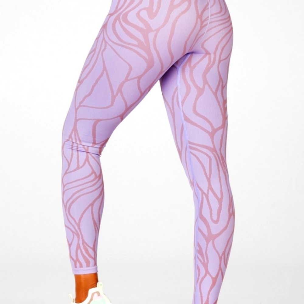 Fabletics NWT S Purple/Lilac High-Waisted Seamless Legging
